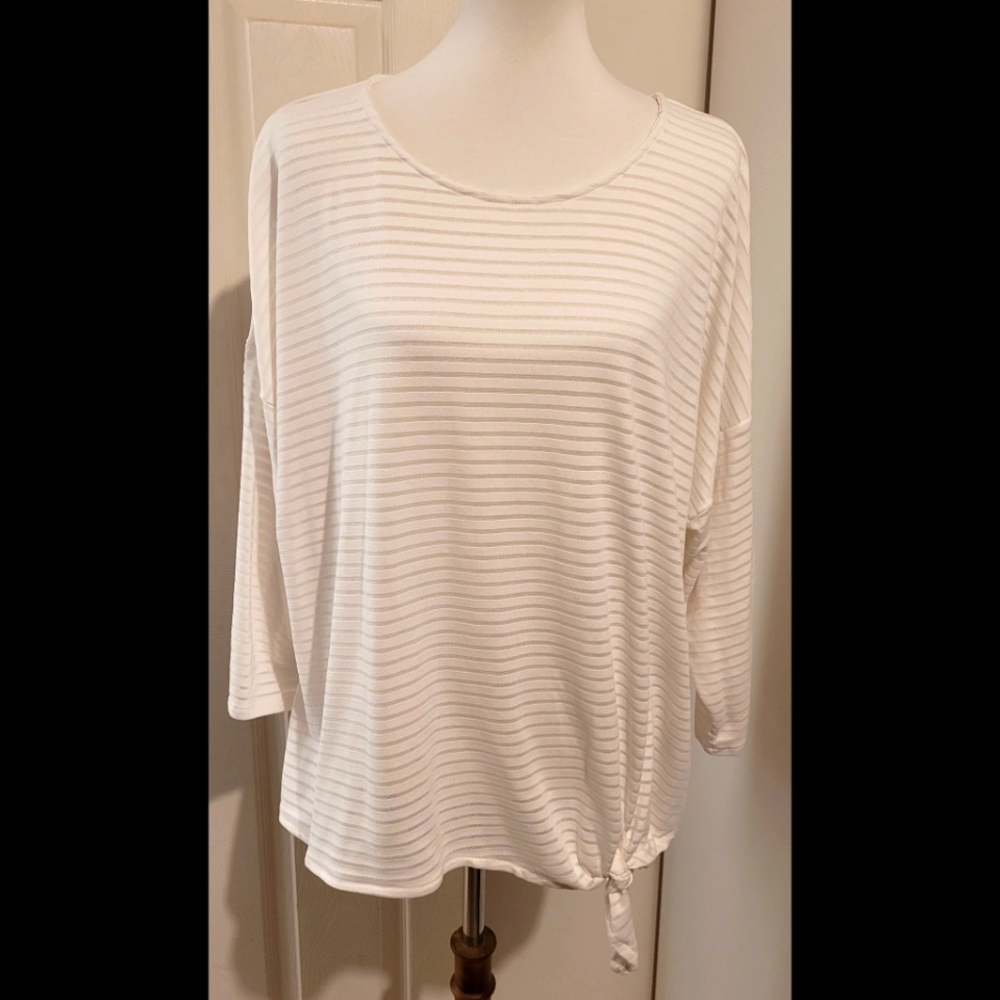 Chicos Size 4 White Top with Tie